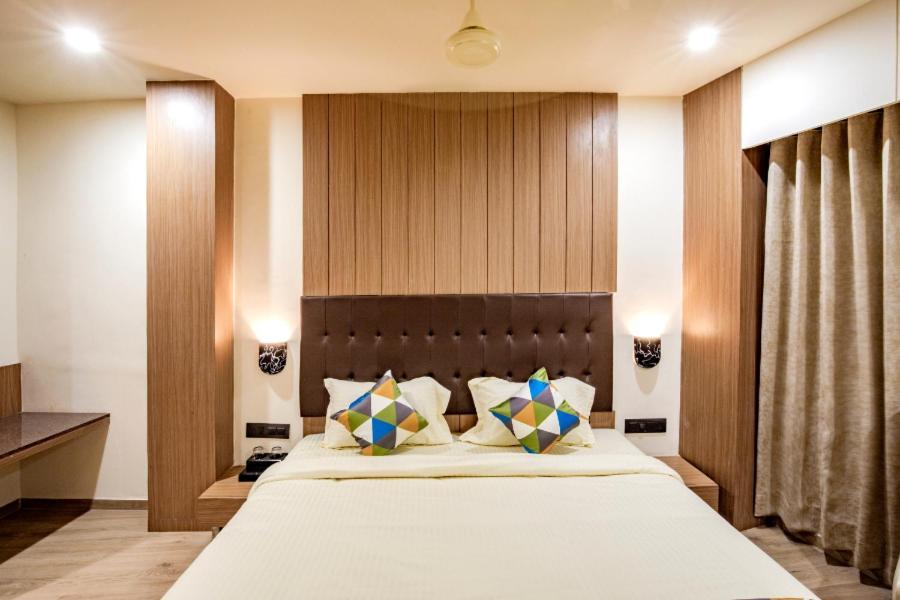 Hotel Nexus Rajkot Exterior foto