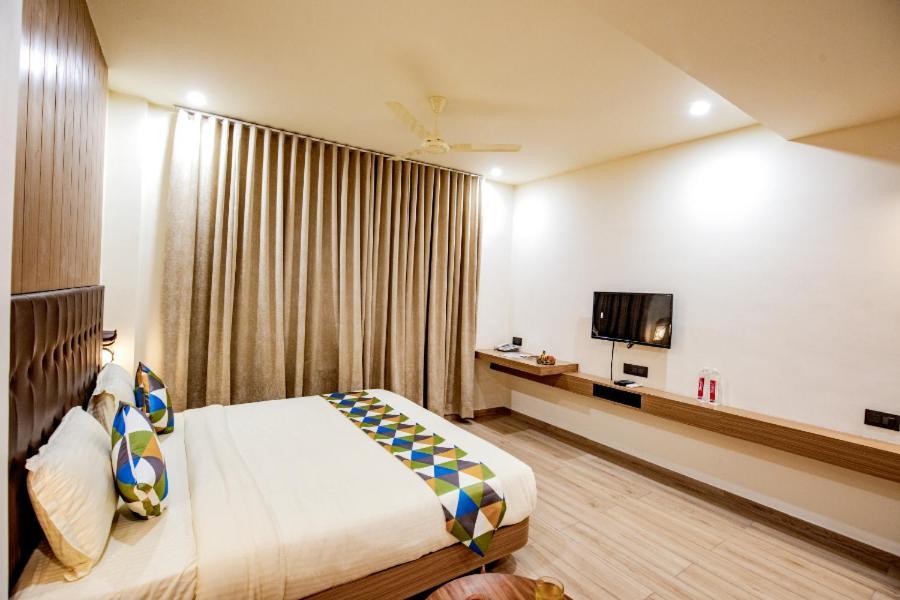 Hotel Nexus Rajkot Exterior foto